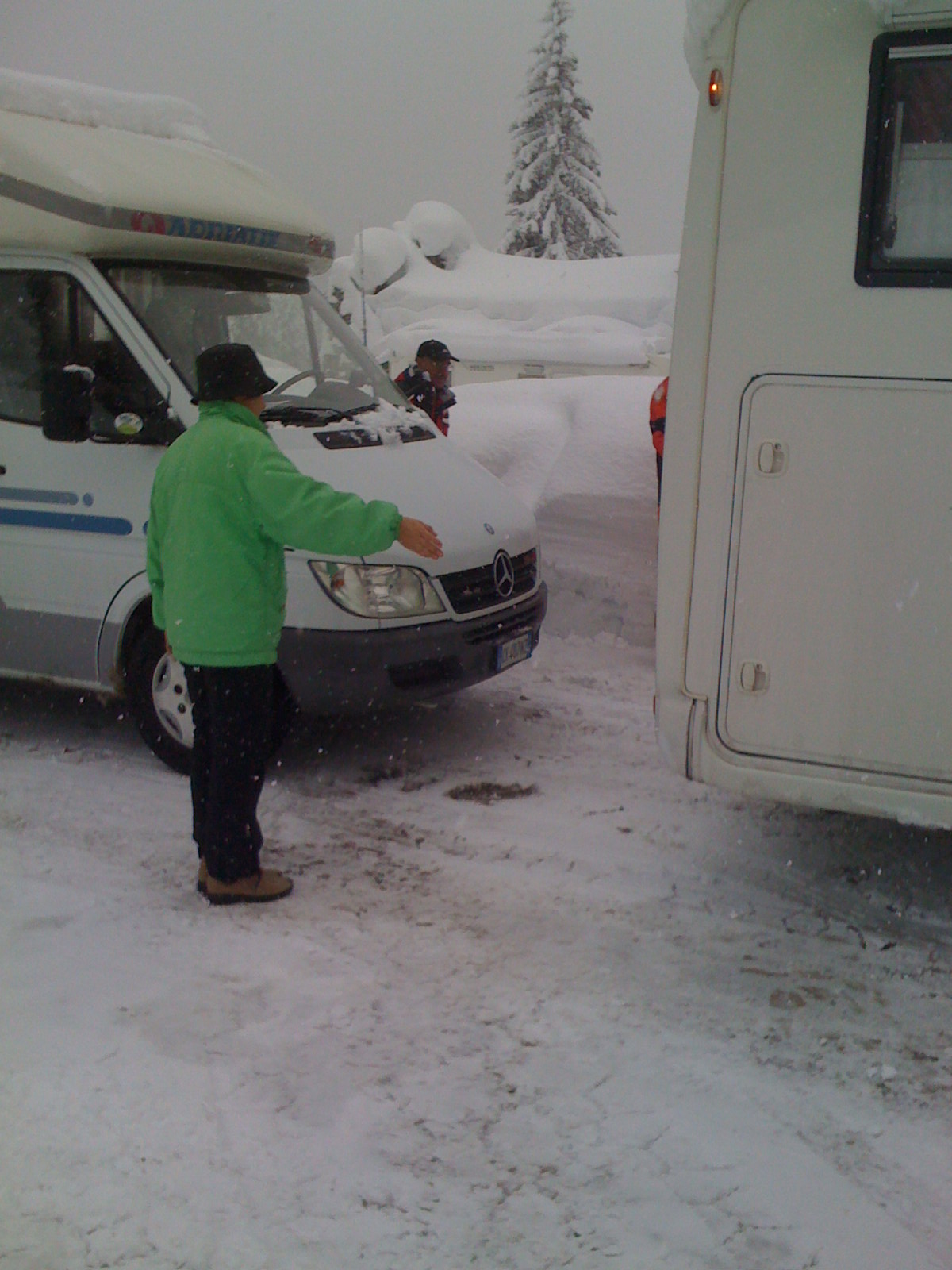 Giovedì 5 marzo La Rina dirige le operazioni di piazzamento in campeggio.