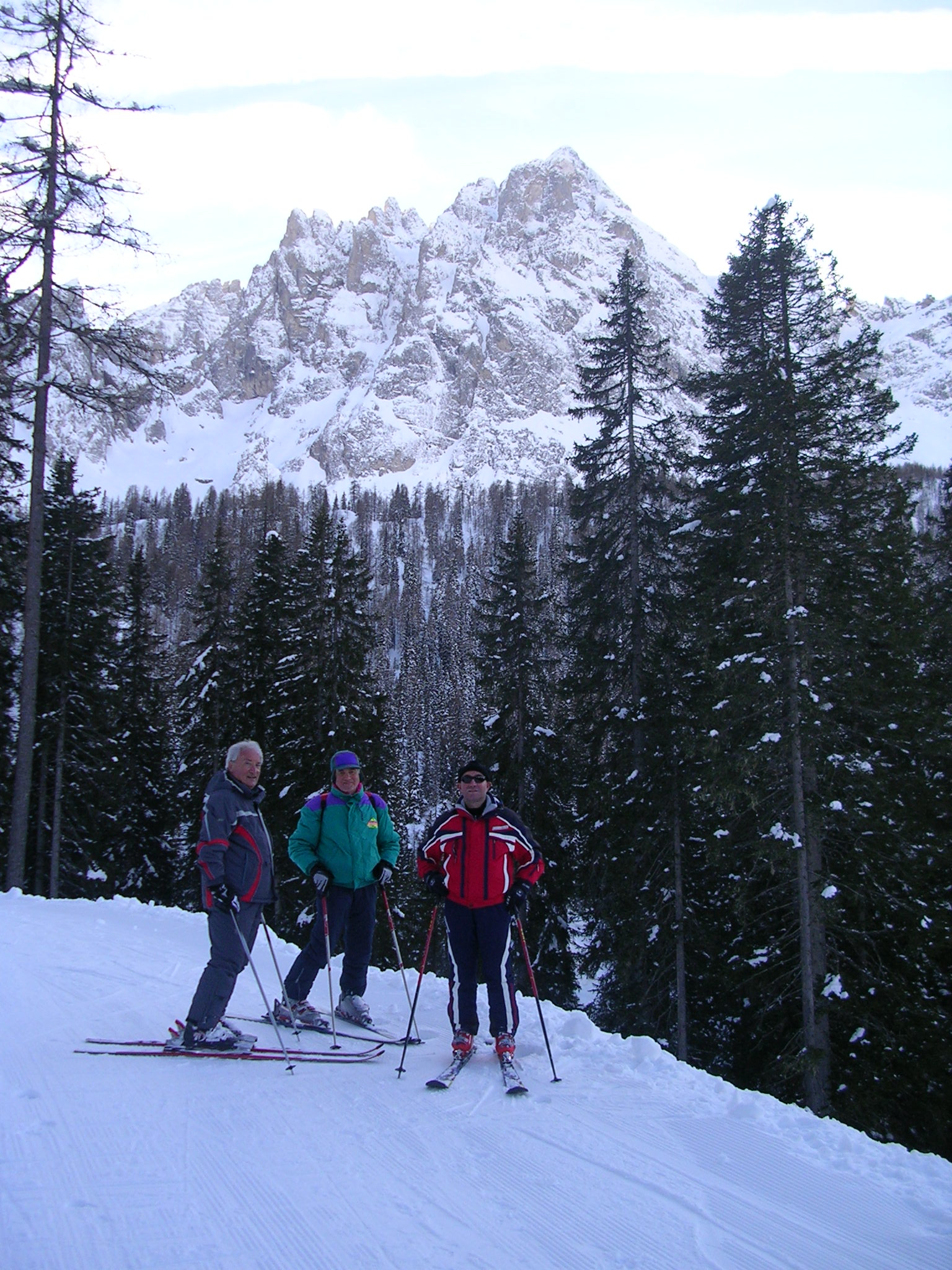Domenica 8 marzo. Con gli sci sulla splendida via del ritorno al campeggio.