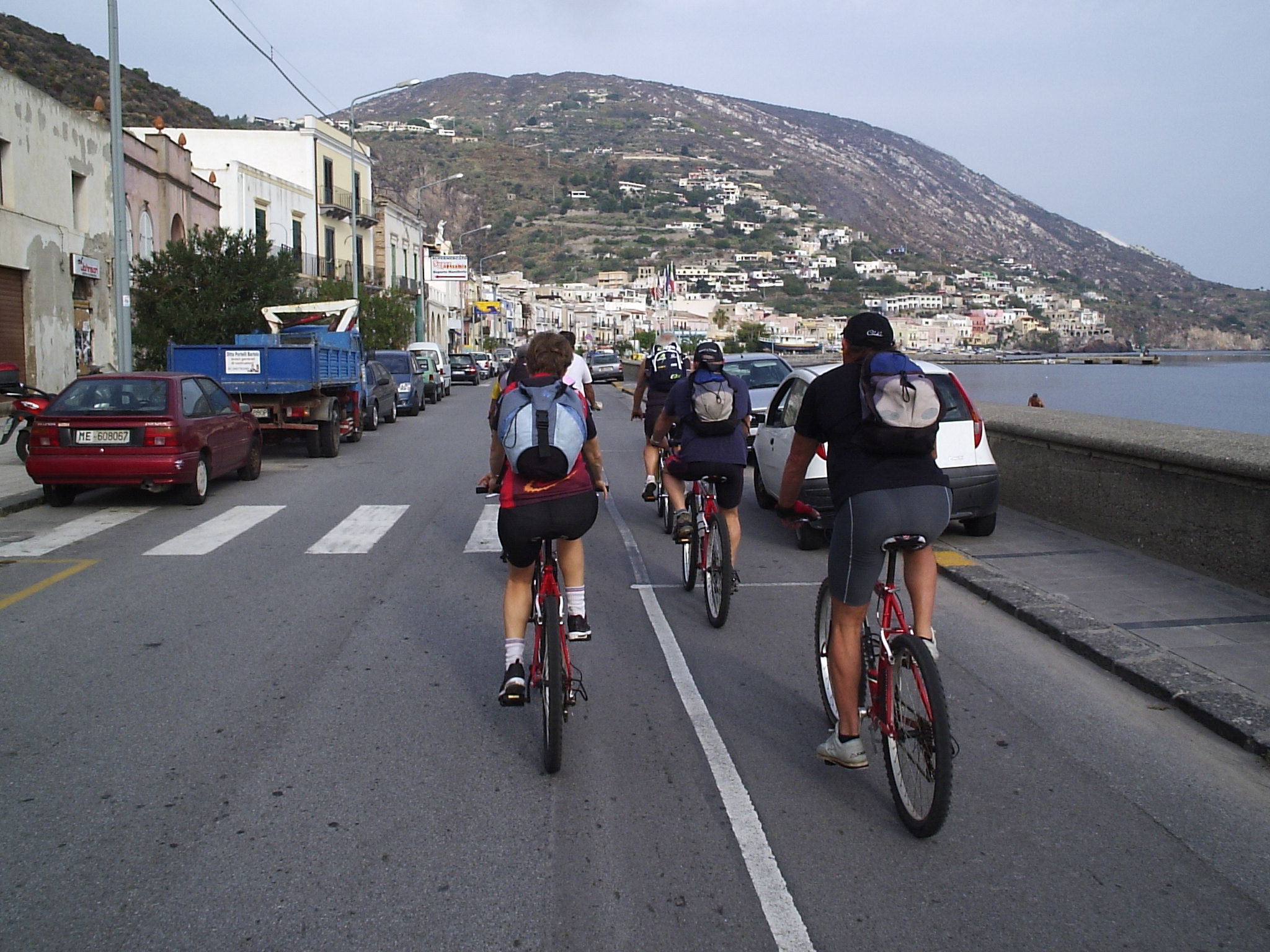 04aa1 17/10/2008 Lipari. Quelli che decidono di fare il giro in senso antiorario dell'isola.
