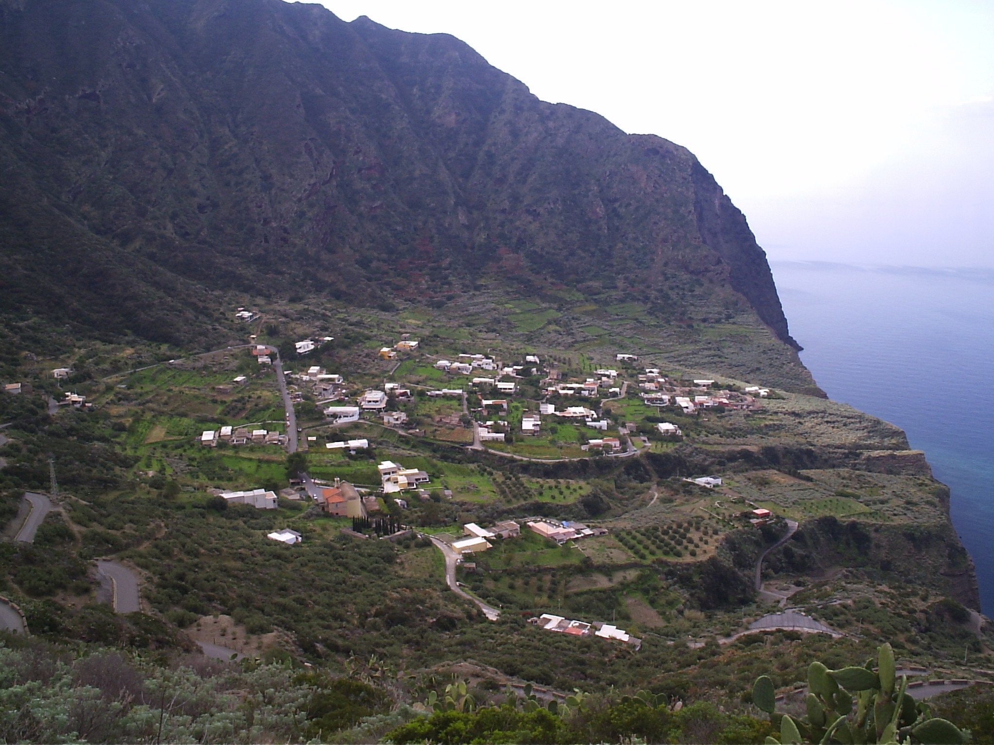16/10/2008 Salina. Il villaggio di Pollara affacciato sul mare. Qui è stato girato l'ultimo film di Troisi "Il postino".
